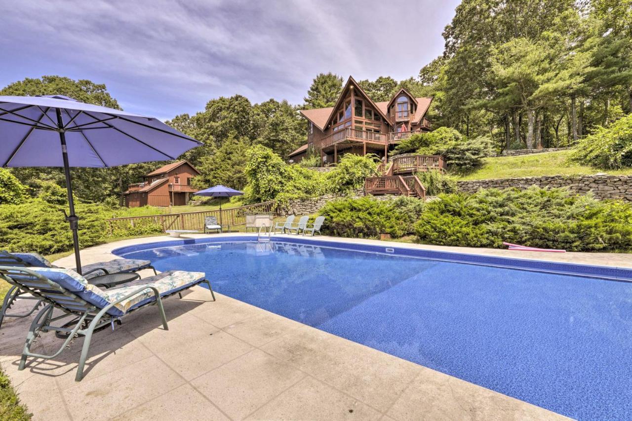 Private Guest House With Deck And Spectacular Views! Uncasville Exterior photo