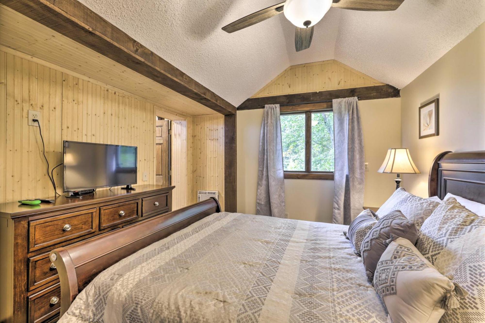 Private Guest House With Deck And Spectacular Views! Uncasville Exterior photo