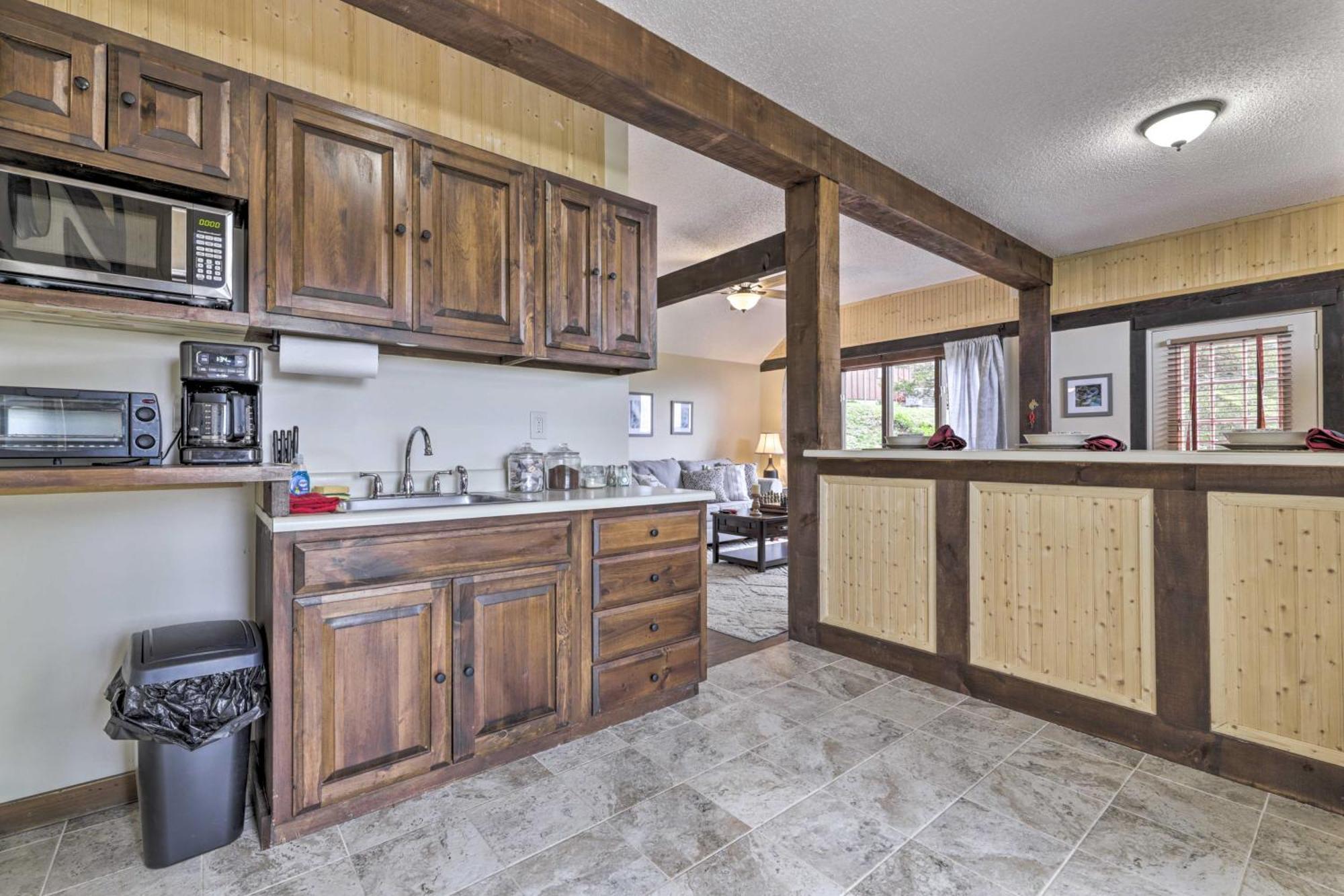 Private Guest House With Deck And Spectacular Views! Uncasville Exterior photo