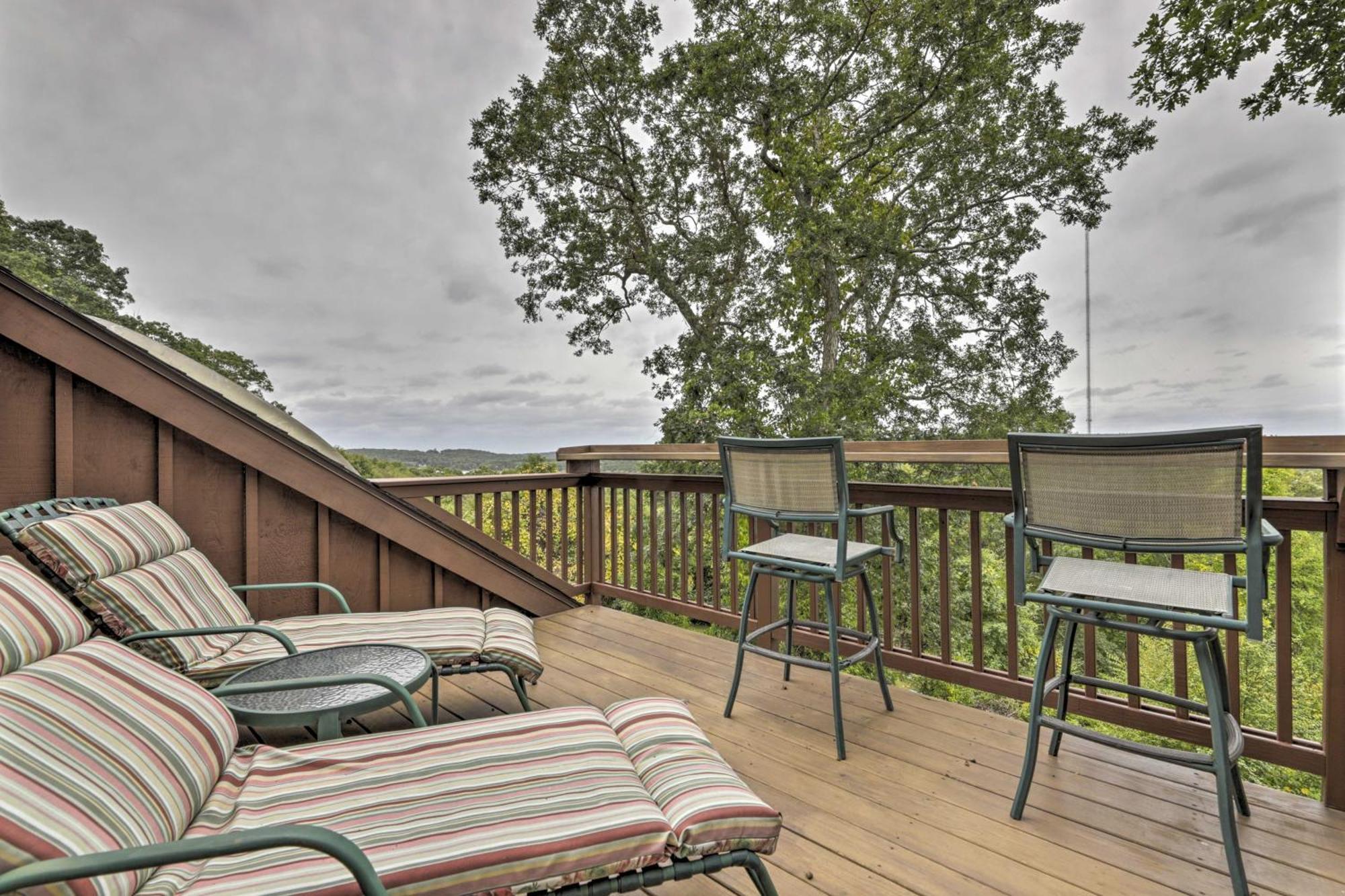 Private Guest House With Deck And Spectacular Views! Uncasville Exterior photo